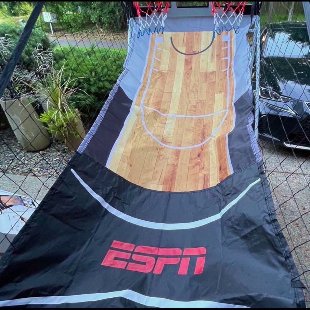 Great condition, comes with 4 basketballs and has an electronic score board